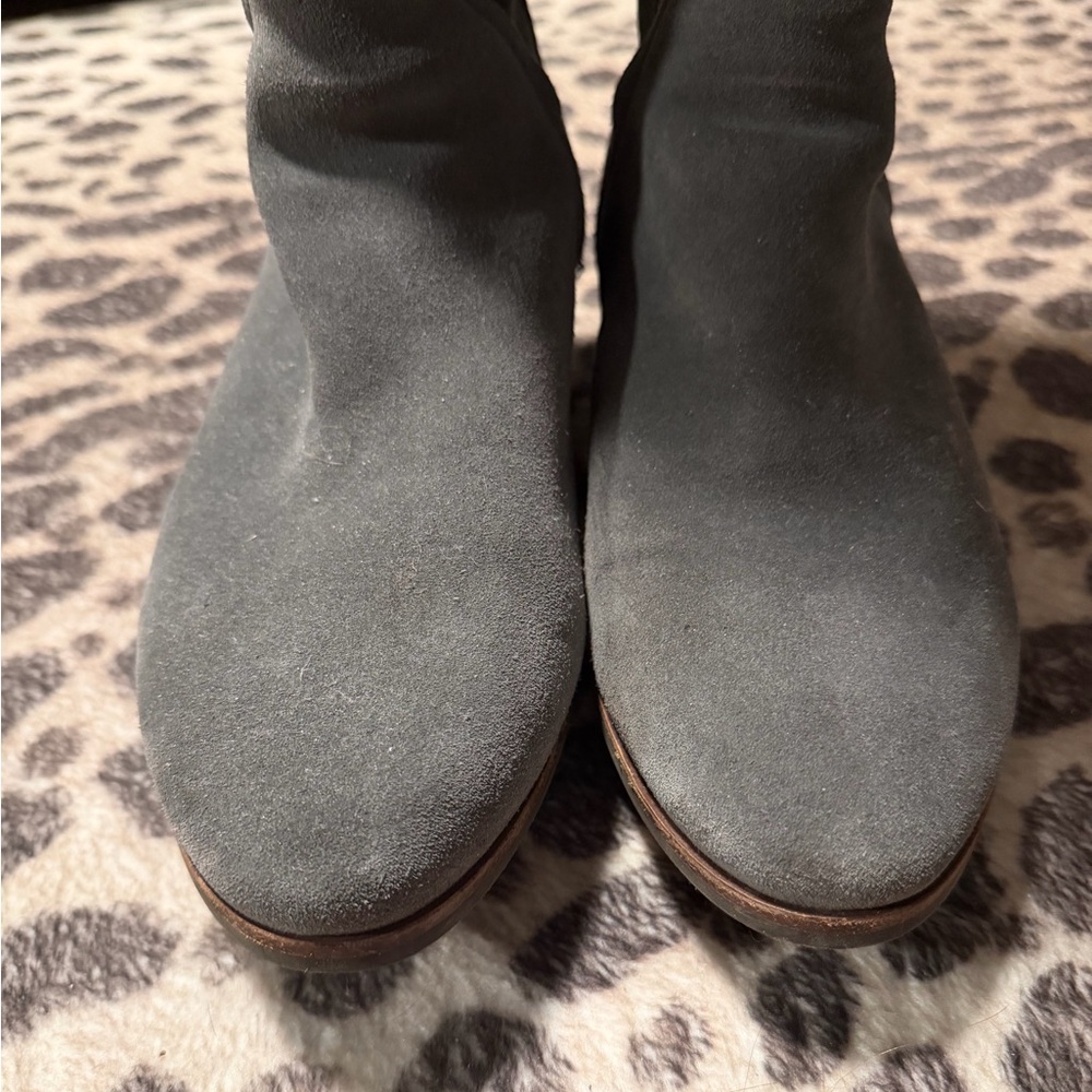 Gray Suede Knee-High Vince Camuto Boots 🩶 - Picture 5 of 10